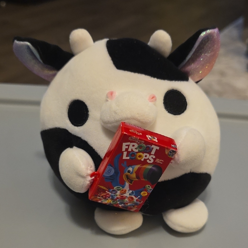 (J46) Zuru Series 2 Cow Plush with Froot Loops